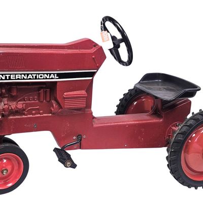International Harvester 404 Pedal Tractortripe