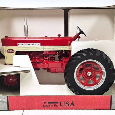 1/8 Scale Case IH Farmall 560 White Stripe Tractor