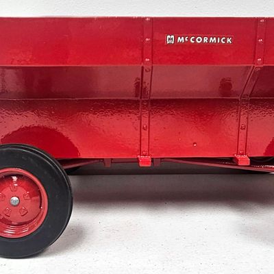 1/8 Scale International Harvester Flare Box Wagon