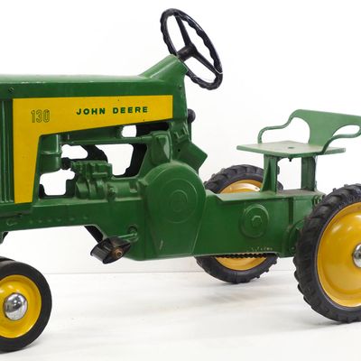 Eska John Deere 130 Pedal Tractor