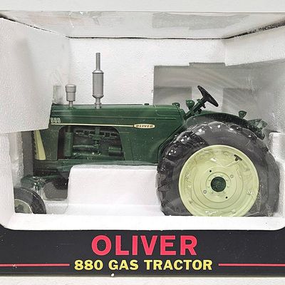 Oliver 880 Gas Tractor