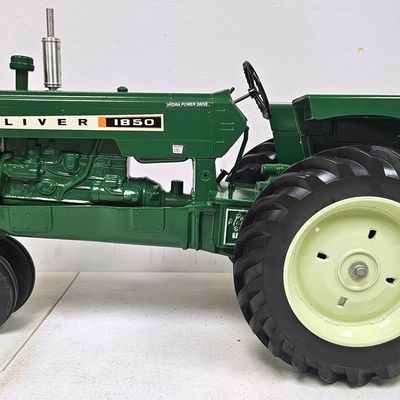 1/8 Scale Oliver 1850 NF Tractor