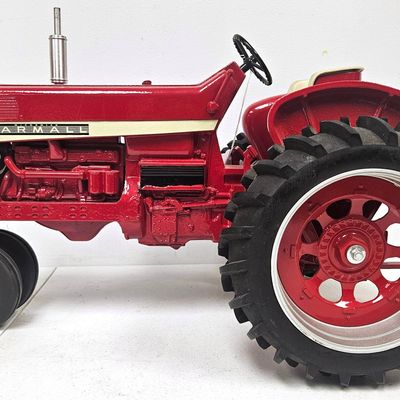 1/8 Scale Farmall NF 806 Diesel White Stripe Tractor