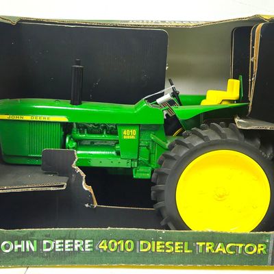 1/8 Scale John Deere 4010 Diesel Tractor
