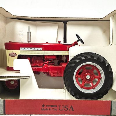 1/8 Scale HD NF Farmall 560 White Stripe Tractor