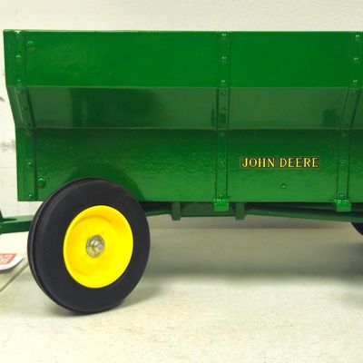 1/8 Scale John Deere Flare Box Wagon