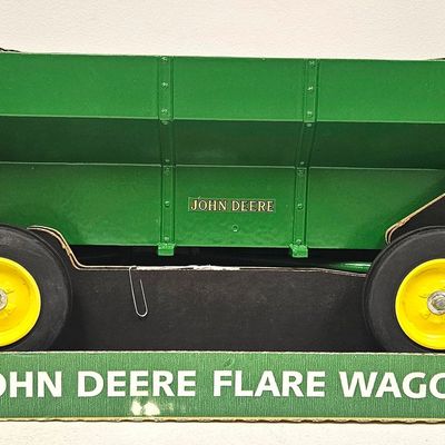 1/8 Scale John Deere Flare Box Wagon