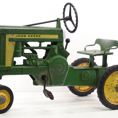 Eska John Deere Pedal Tractor
