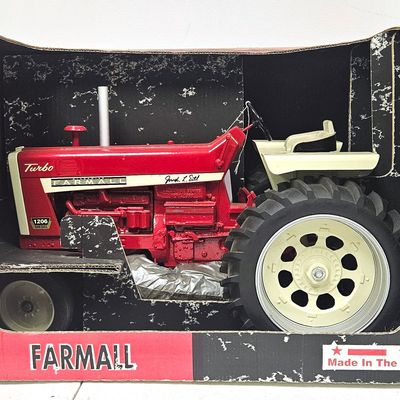 1/8 Scale Case IH 1206 Turbo White Stripe Tractor