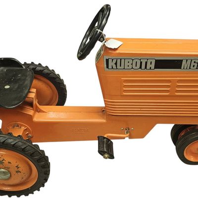 Kubota NF M6950 Pedal Tractor