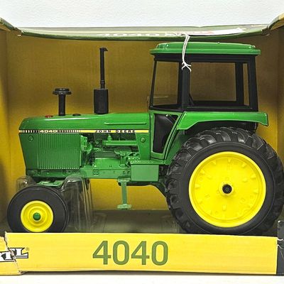 John Deere WF 4040 Tractor