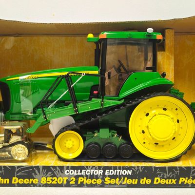 John Deere 8520T 2-pc Tractor Collector Set