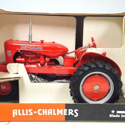 1/8 Scale Allis Chalmers WD-45 NF Tractor