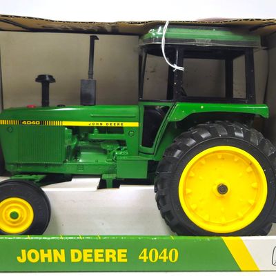 John Deere WF 4040 Tractor