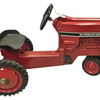 International 86 Series Pedal Tractor