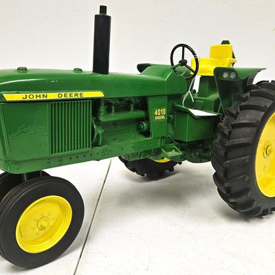 1/8 Scale John Deere NF 4010 Diesel Tractor