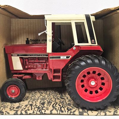 International 1586 WF Tractor with Cab
