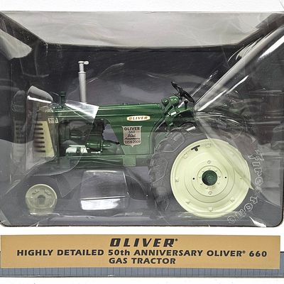 Oliver HD 660 Gas Tractor