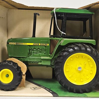 John Deere WF 2550 Tractor