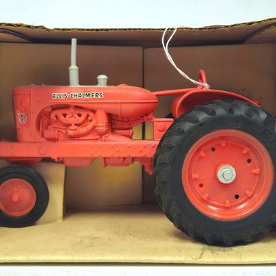 Allis Chalmers WD 45 Antique Tractor