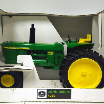 1/8 Scale John Deere WF 4020 Tractor