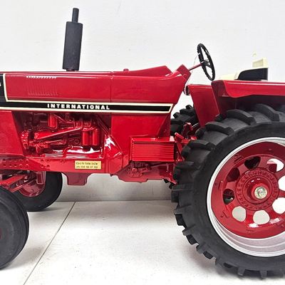 1/8 Scale International WF 1466 Black Stripe Tractor