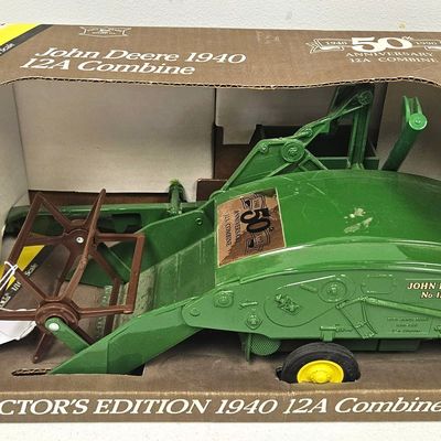 John Deere 1940 12A Combine