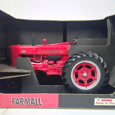 1/8 Scale Case International 400 NF Tractor