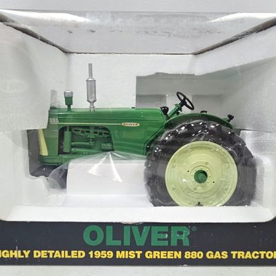 Oliver 1959 Mist Green 880 Gas Tractor