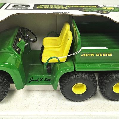 1/8 Scale John Deere Signature Series Gator