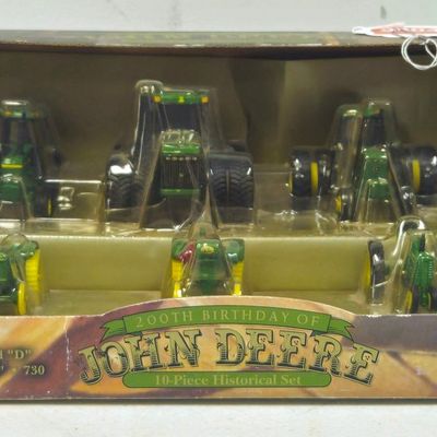 1/64 Scale John Deere 10-pc Mini Tractor Set