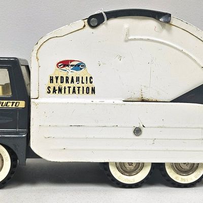 Structo Hydraulic Sanitation Truck