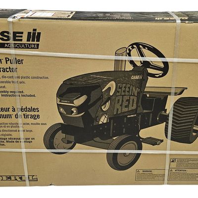 Caes IH Magnum Puller Pedal Tractor