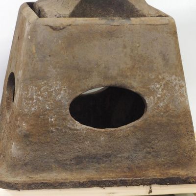 Sale Photo Thumbnail #633: 400-lb Cast iron anvil base