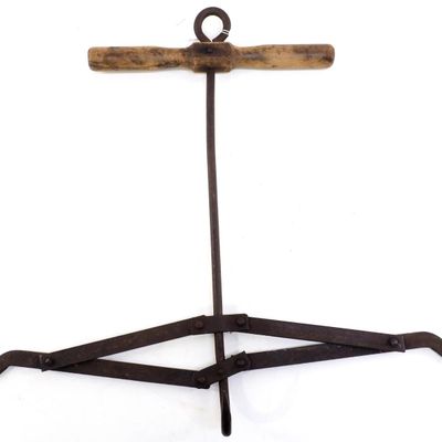 Sale Photo Thumbnail #608: Unusual T-handle tool with hooks