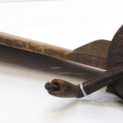 Sale Photo Thumbnail #558: Early hand-crank corn sheller