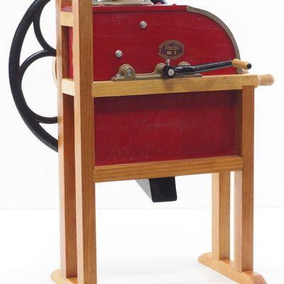 Sale Photo Thumbnail #570: Salesman sample Buchs corn sheller, WOW!