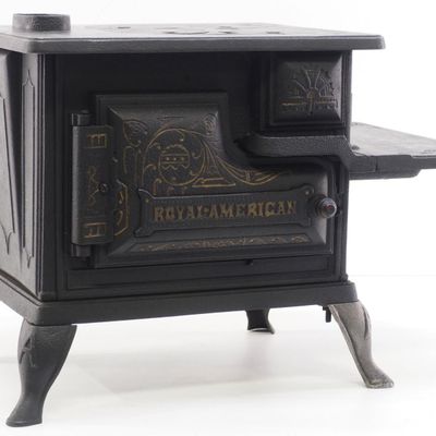 Sale Photo Thumbnail #331: Salesman sample Royal American cook stove