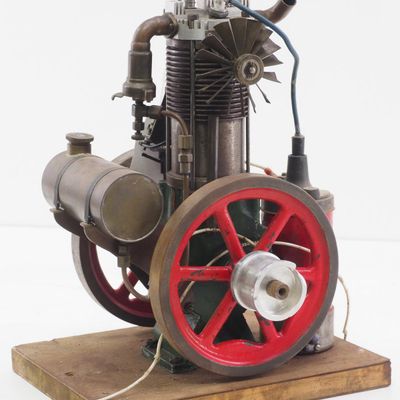 Sale Photo Thumbnail #221: Model vertical air-cooled engine