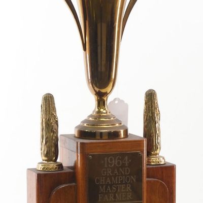 Sale Photo Thumbnail #566: 1964 Plant Foods corn decorated trophy