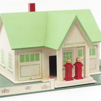 Sale Photo Thumbnail #176: 1930-40 Arcade Service Station diorama