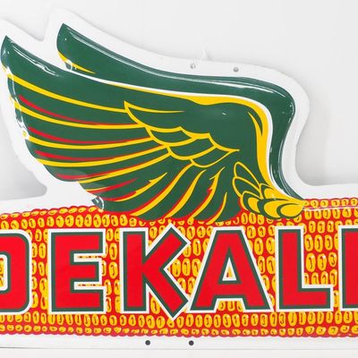 Sale Photo Thumbnail #562: DeKalb flying ear of corn sign (flying right)
