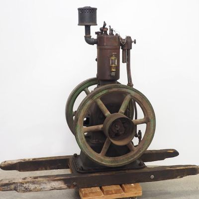 Sale Photo Thumbnail #408: Famous vertical 2hp engine