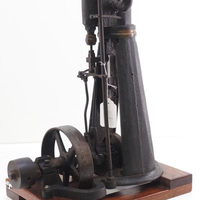 Sale Photo Thumbnail #365: Model steam engine