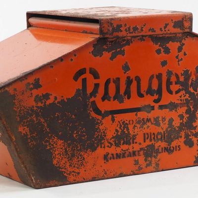 Sale Photo Thumbnail #714: Ranger cast iron pig feeder by Harvestore