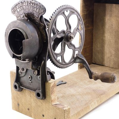 Sale Photo Thumbnail #600: World Champion No.2 hand crank corn sheller