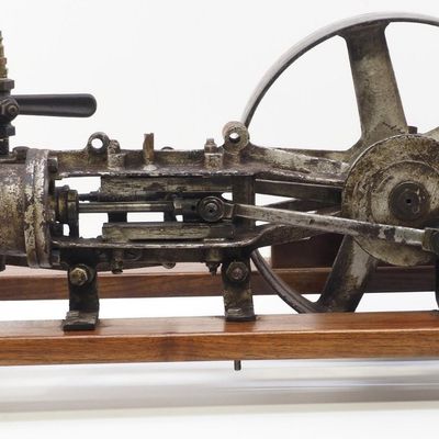 Sale Photo Thumbnail #367: Model steam engine