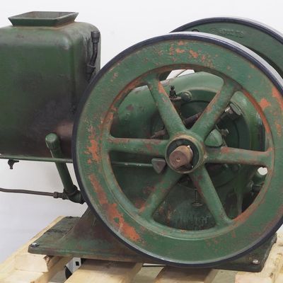 Sale Photo Thumbnail #420: International Mogul 2.5hp engine