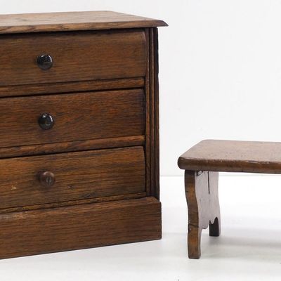 Sale Photo Thumbnail #284: Salesman sample or child's chest of drawers