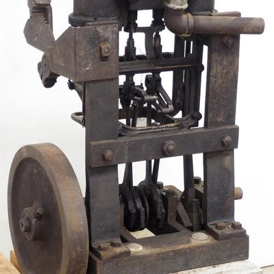 Sale Photo Thumbnail #412: Vertical steam engine